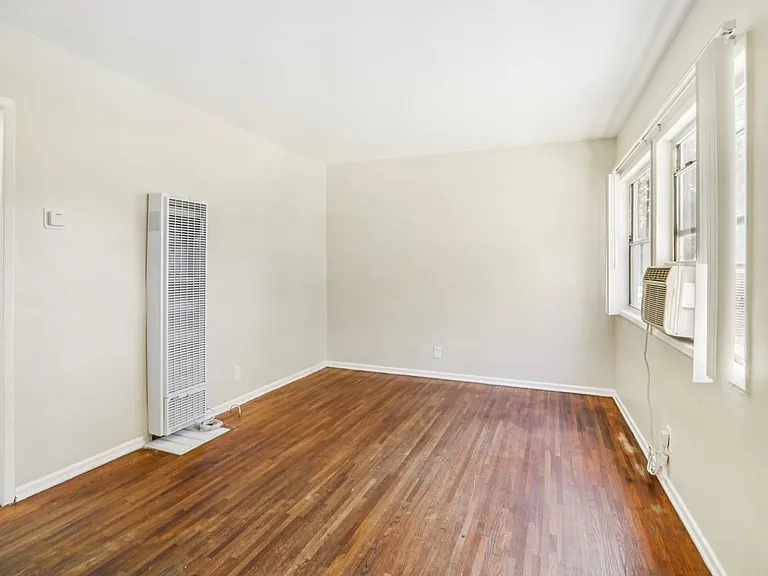 652 Veteran Ave — Photo 12