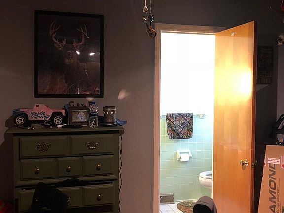 4th image of 102 Coakley St