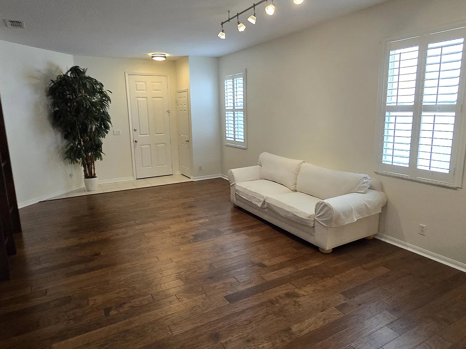 3 bed, 1863 sqft, $2,400 — Photo 2