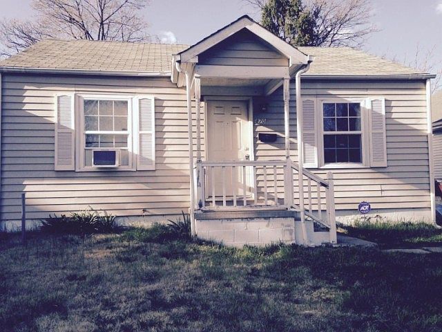 1st image of 870 E 13th Ave