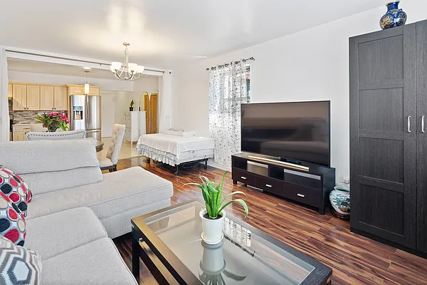 Sold by B Square Realty | media 8