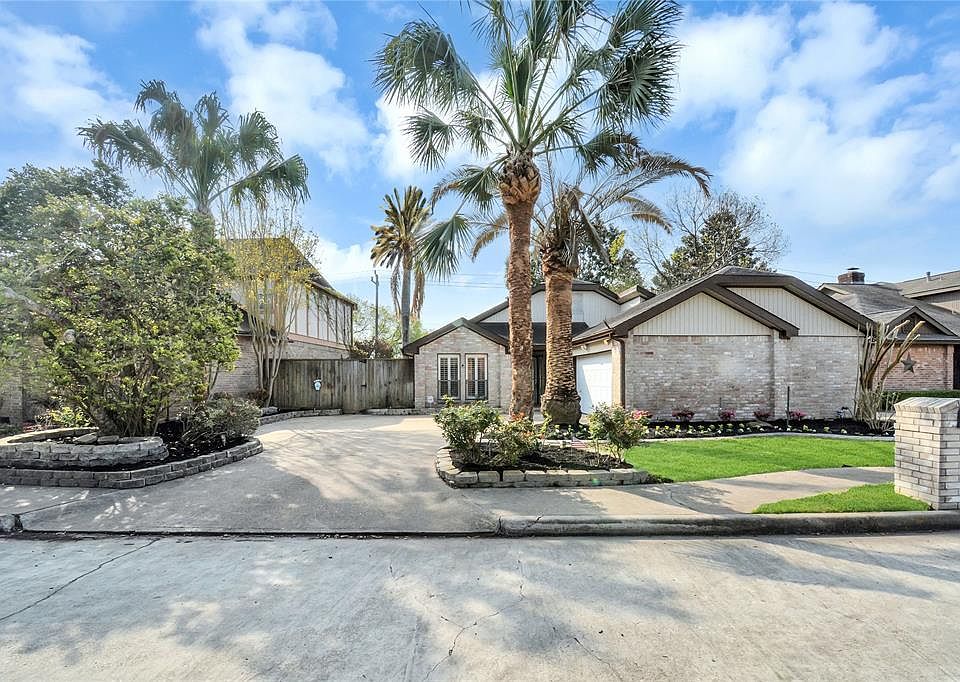 1st image of 2927 Highland Lakes Dr