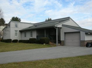 1240 Crestview Dr, Wytheville, VA