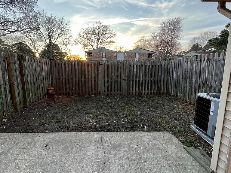 125 Parkway Dr — Photo 17