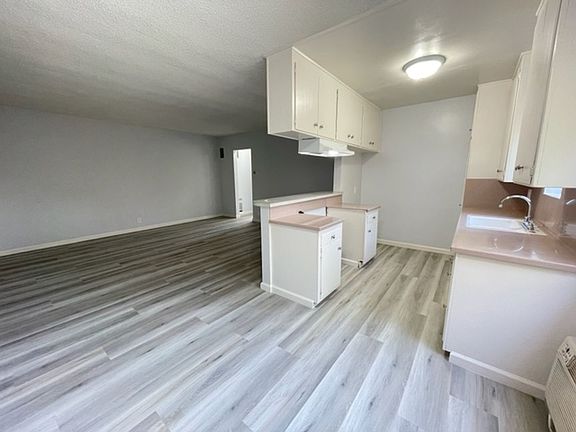 4th image of 855 N Marengo Ave #8558