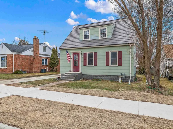 917 Division St, Algoma, WI 54201
