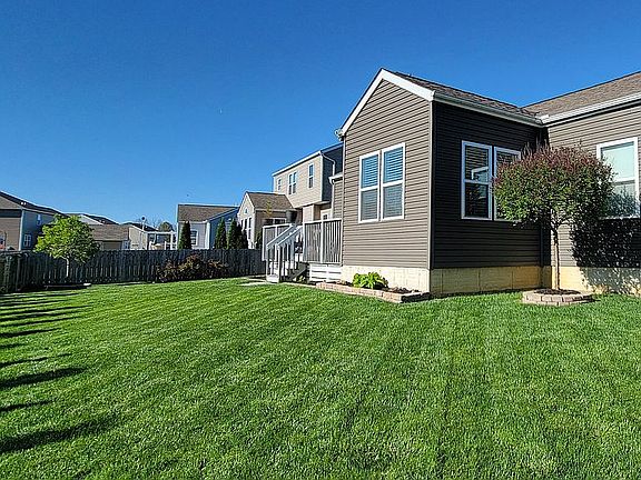 4th image of 210 Weeping Willow Run Dr