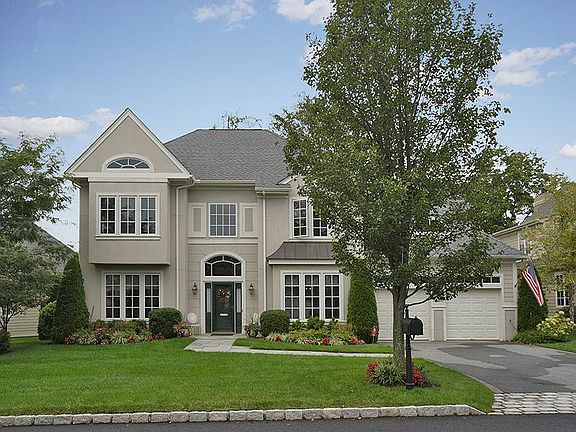 2004 Colonial in Private Gated Neighborhood