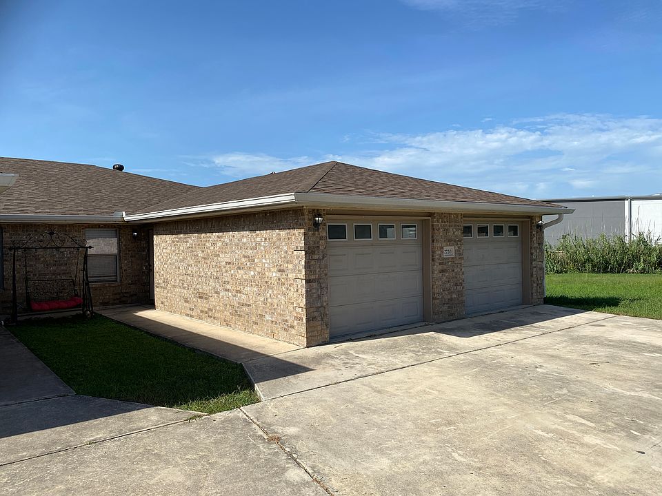 2720 Heynis North- Expanded Two-car garage. Main entry at covered alcove