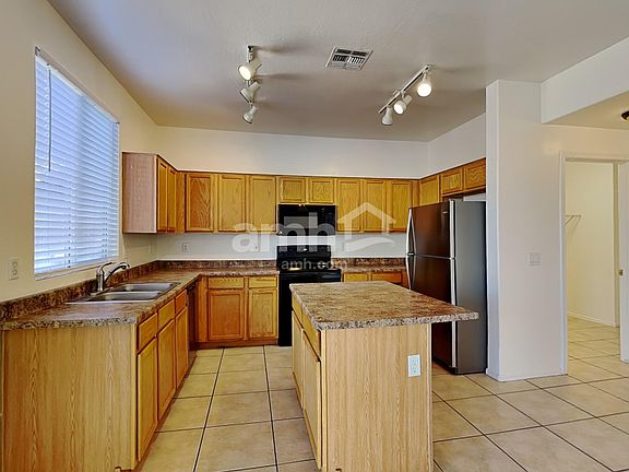 4th image of 16258 W Larkspur Dr