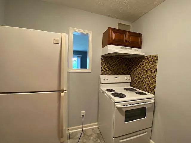220 Pearson St — Photo 26