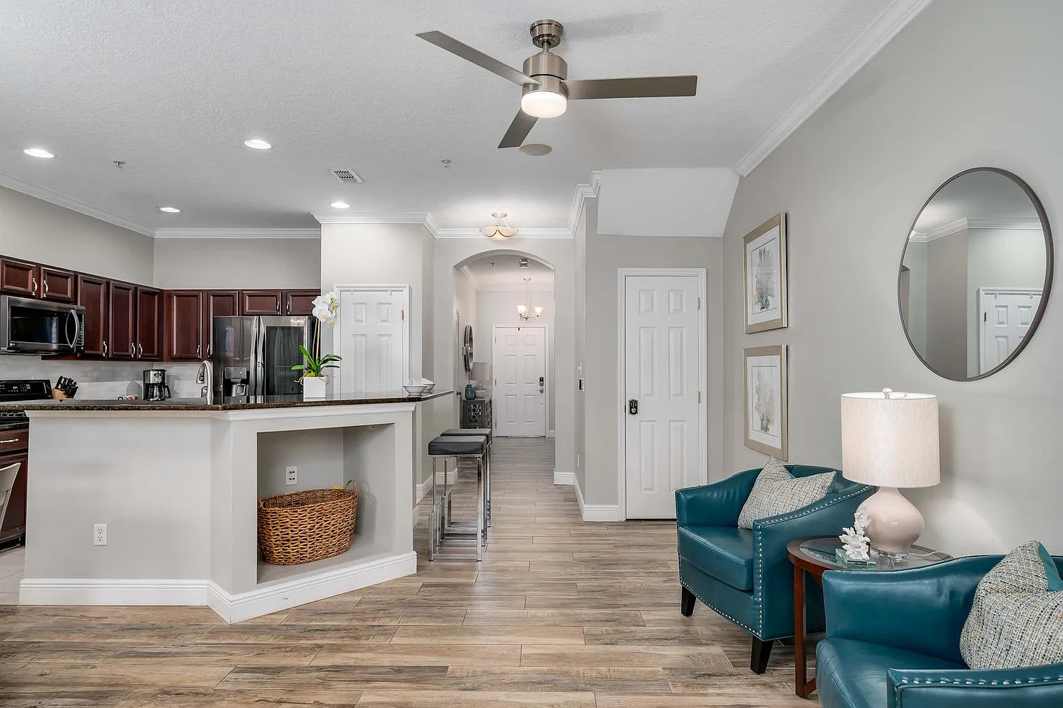 3 bed, 2.0 bath, 1550 sqft, $3,638 — Photo 2