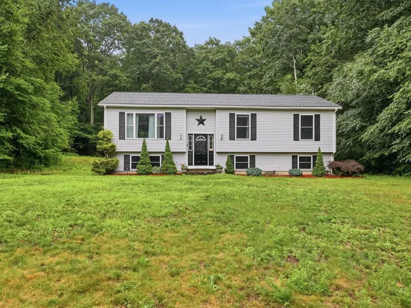570 Woodland Way, Russell, MA 01071