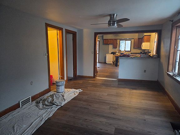 2nd image of 1024 W 21st St