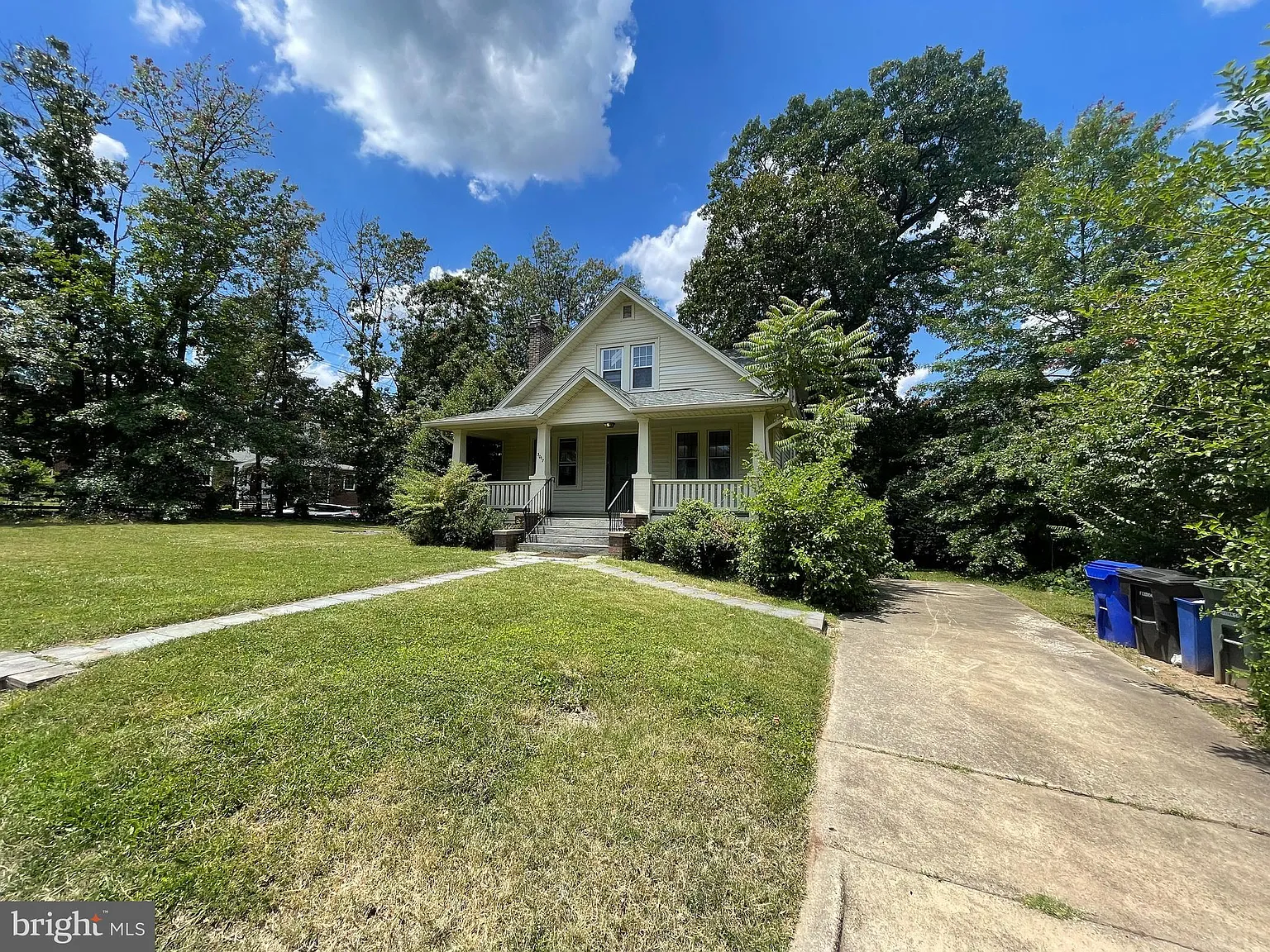 4 bed, 3.0 bath, 1764 sqft, $4,600 — Photo 2