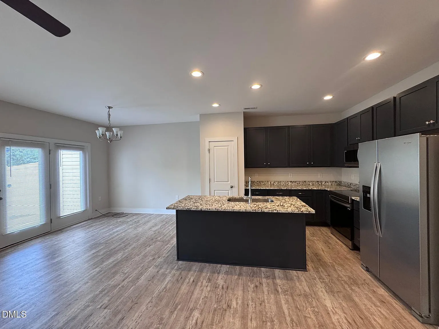 3 bed, 2.5 bath, 1560 sqft, $1,850 — Photo 3