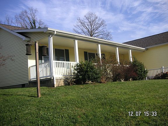 4th image of 896 Meadow Dr