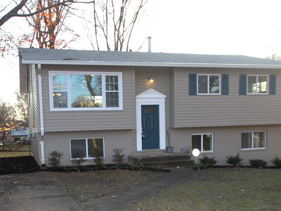 2nd image of 4704 Iris St