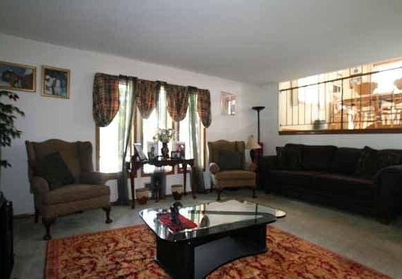 Living rrom, great entertaining space