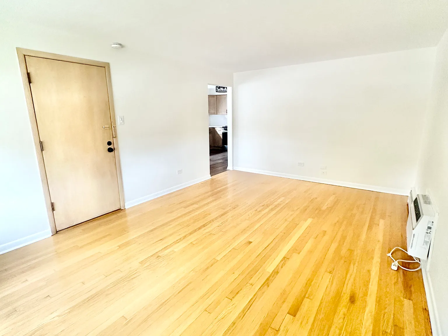 3 bed, $2,500 — Photo 2