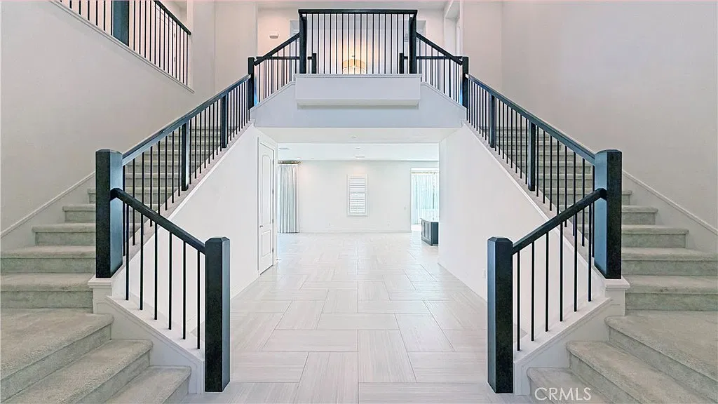 5 bed, 5.5 bath, 5660 sqft, $11,500 — Photo 1