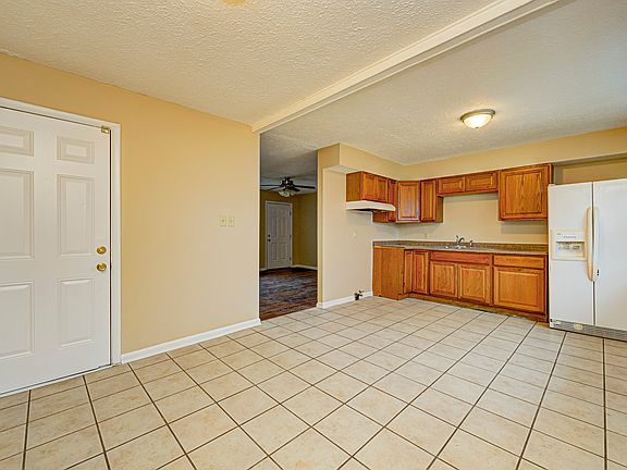 5th image of 240 Bertha Ct