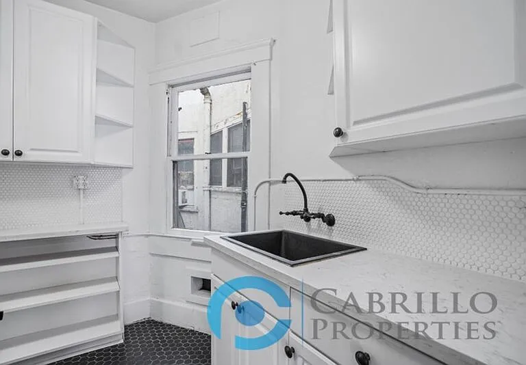 2261 4th Ave — Photo 9