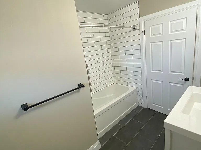 25 Hickery Pl #MAIN FLOOR — Photo 19