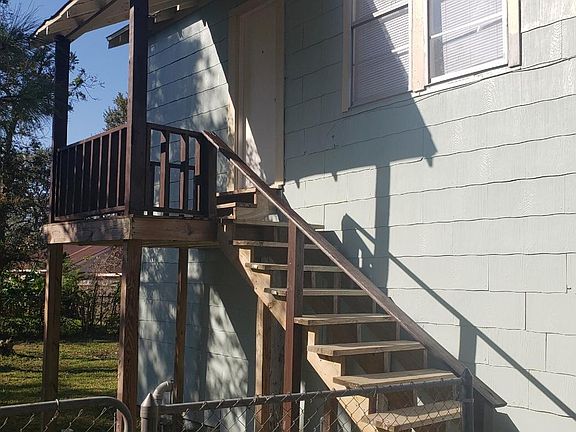 2nd image of 924 Washington St