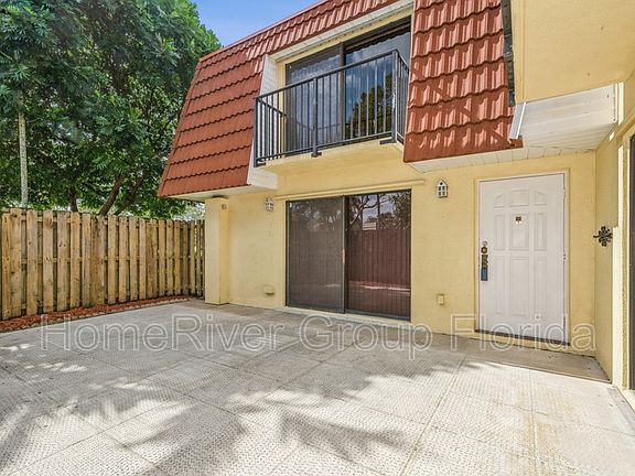 4th image of 9845 NW 6th Ct