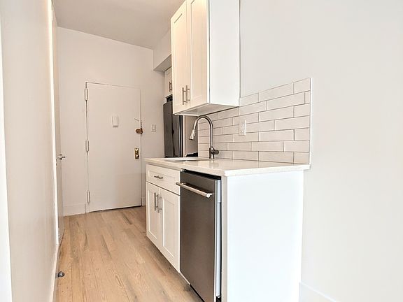 3rd image of 467 W 164th St #1CC