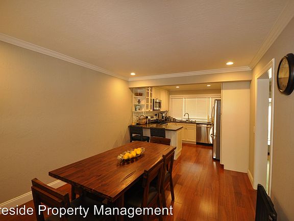 5th image of 304 Willow Hill Ct