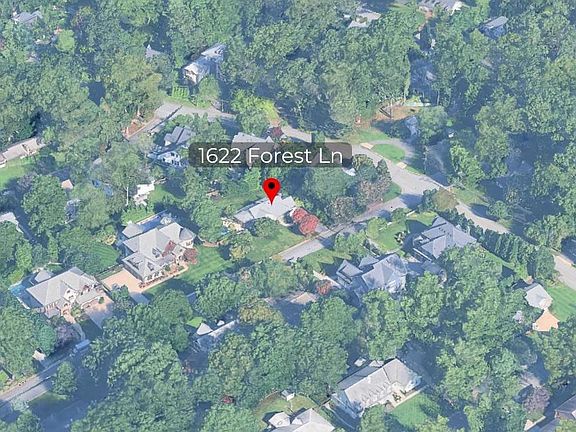 2nd image of 1622 Forest Ln