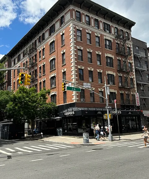 239 E 5th St #1R — Photo 1