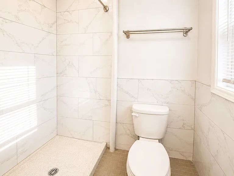 25-26 Hoyt Ave S #4 — Photo 9