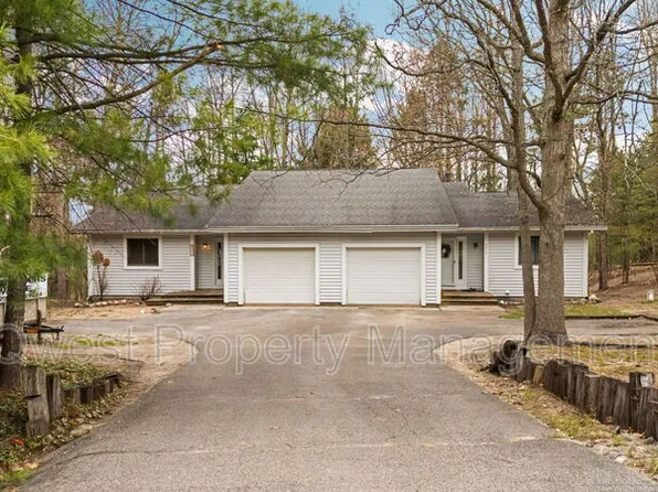 3477 Blackwood Dr, Traverse City, MI 49686