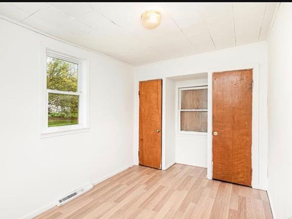 5th image of 2105 Mackinaw St APT 1