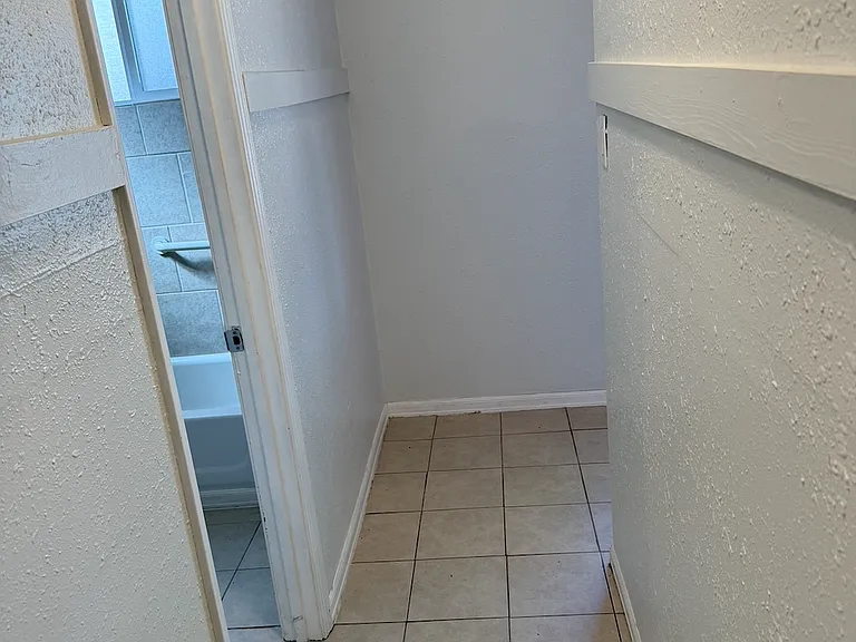 203 Vassar Dr SE #B — Photo 7