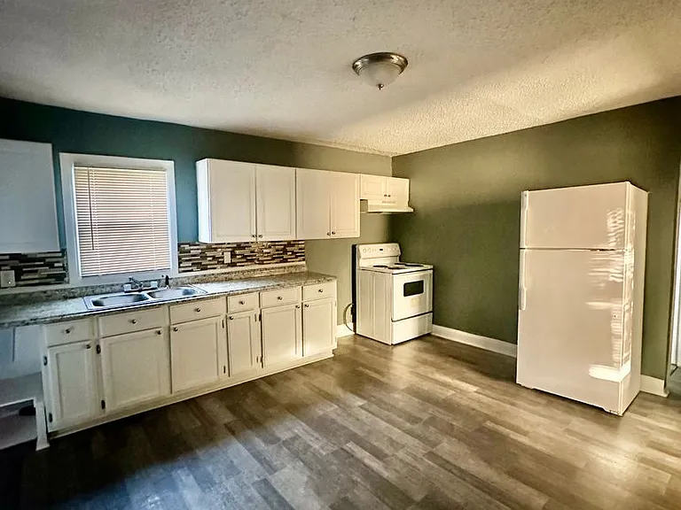 5011 Brooklyn Ave — Photo 5