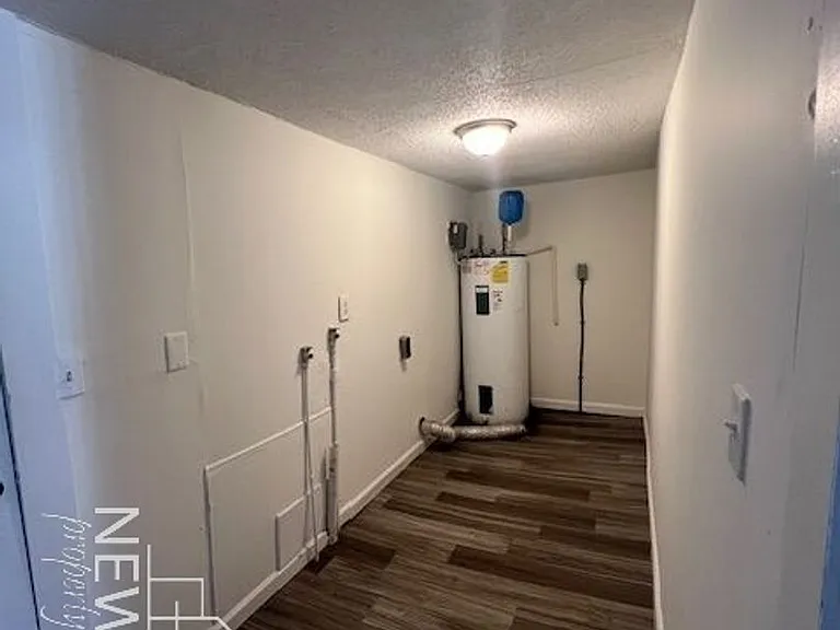 458 Arch St — Photo 11