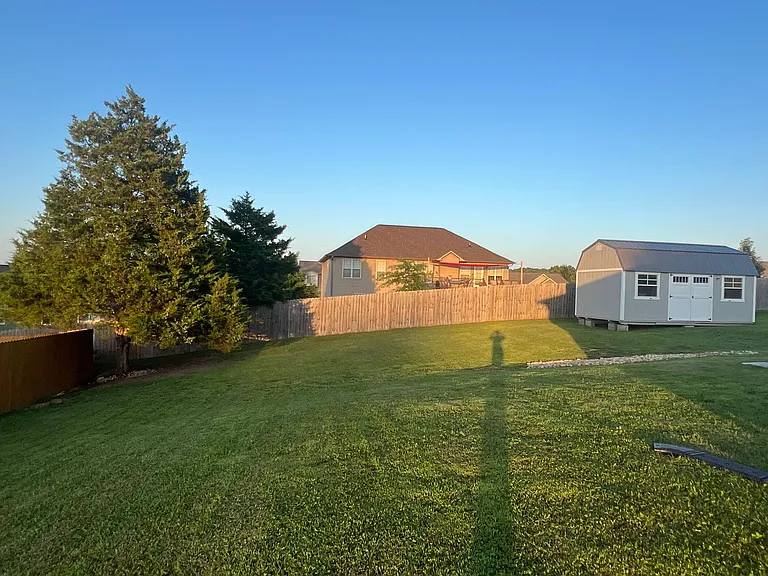 107 Ella St — Photo 3