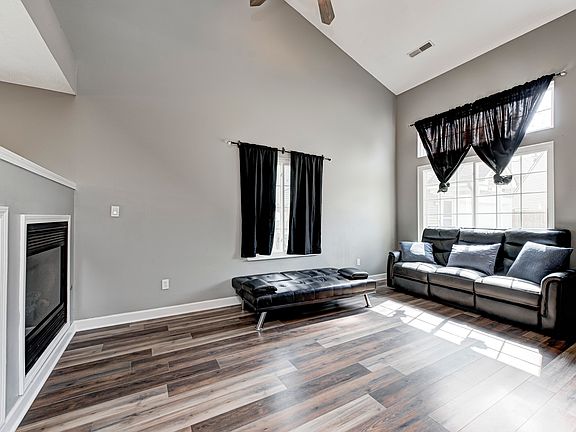 5th image of 2333 Grand Fir Dr
