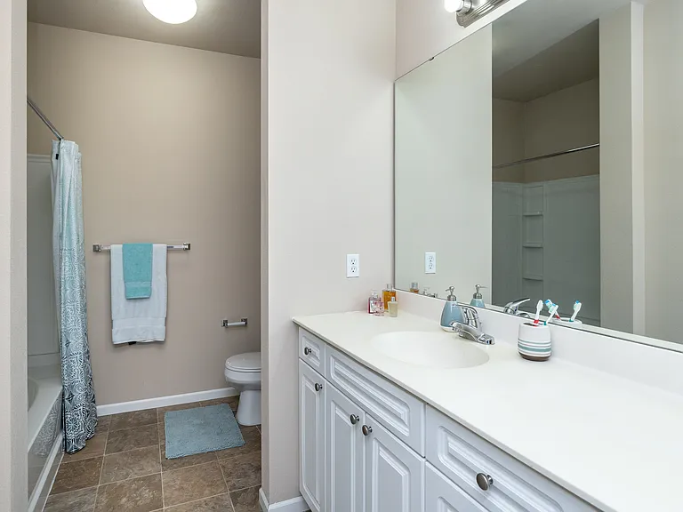 Hearthstone Apartments and Townhomes — Photo 8