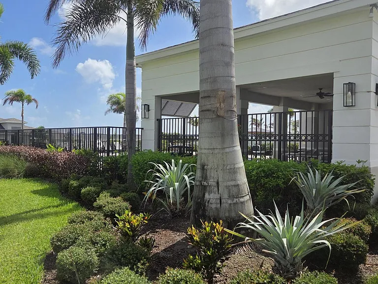 1949 NE Ocean Dunes Dr — Photo 33