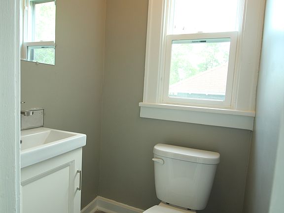3rd image of 501 Dickinson St SE