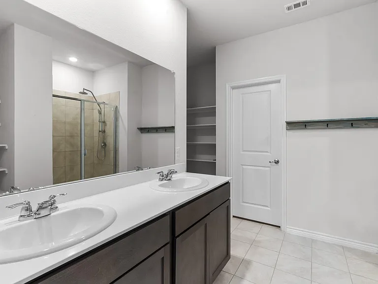 606 Rawhide Way — Photo 14