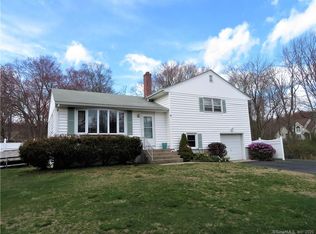 17 Shore Rd, Waterford, CT 06385