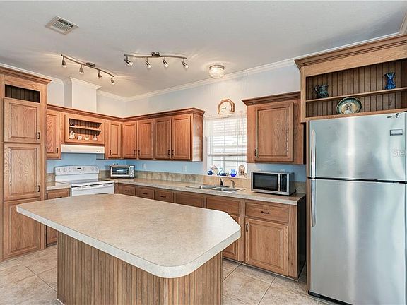 4th image of 621 Lily Of The Valley Dr