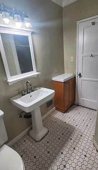 1338 S Dunsmuir Ave — Photo 20