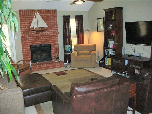 5th image of 810 Fawn Valley Dr